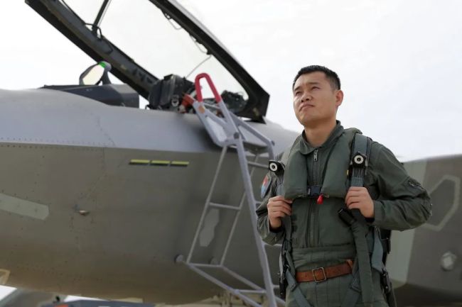 关于阿贾克斯奋起反击不畏强敌一往无前的信息