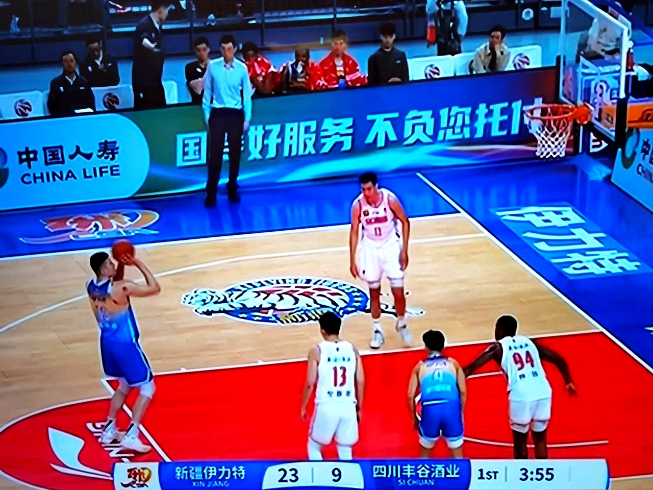 新疆队在比赛中表现出色，轻松战胜对手的简单介绍